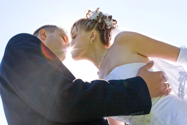 Kiss through the sun — Stock Photo, Image