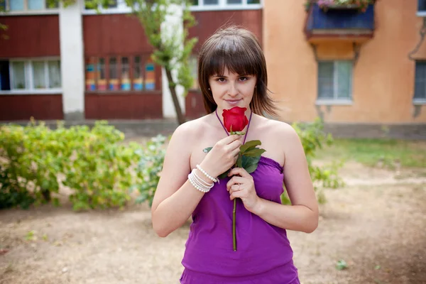 Girl with red rose outdoor — Stock Photo, Image