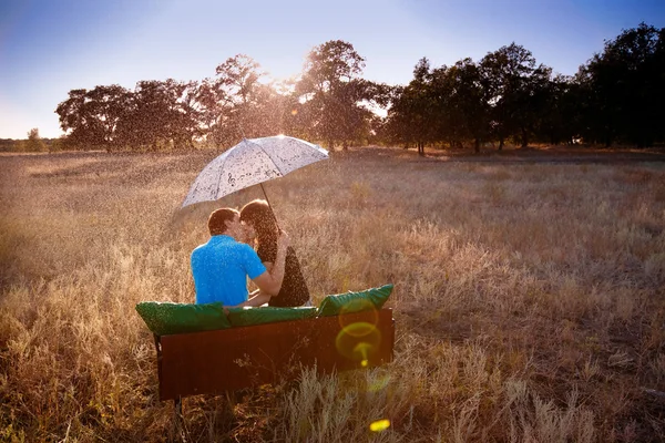 Love under the rain — Stock Photo, Image