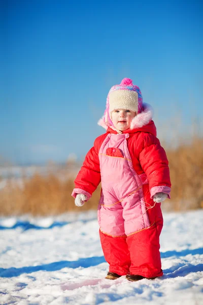 Criança no inverno ao ar livre — Fotografia de Stock