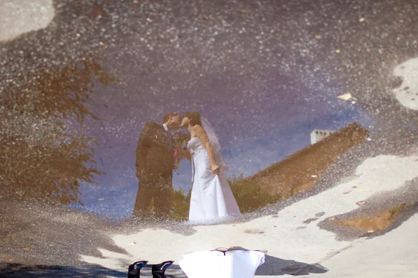 Réflexion dans la flaque d'eau — Photo