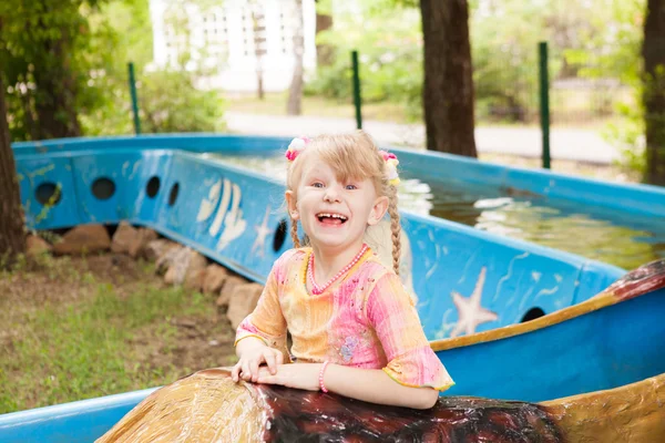 Child in the boat in the park — Stock Photo, Image