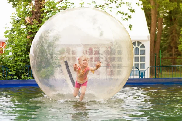 Child in zorb — Stok fotoğraf