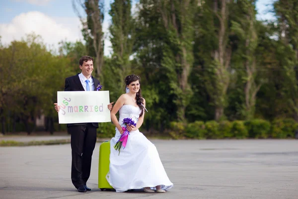 Couple avec blanc "vient de se marier " — Photo