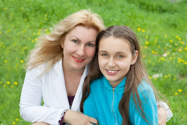 Mutter und Tochter lizenzfreie Stockfotos