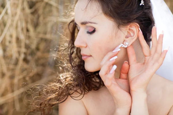 Mariée avec boucle d'oreille Photo De Stock