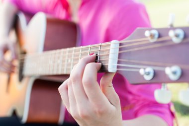 gitar çalmak