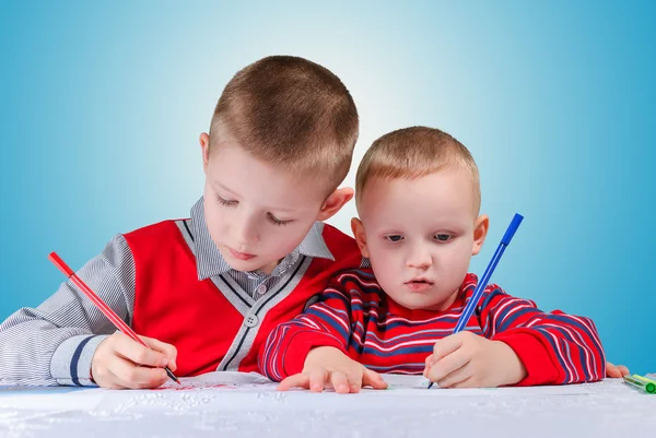 Kind leert om te schrijven — Stockfoto