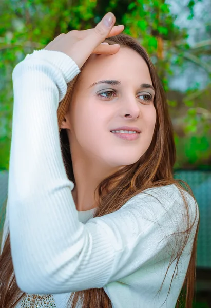 Mädchen in der Natur — Stockfoto