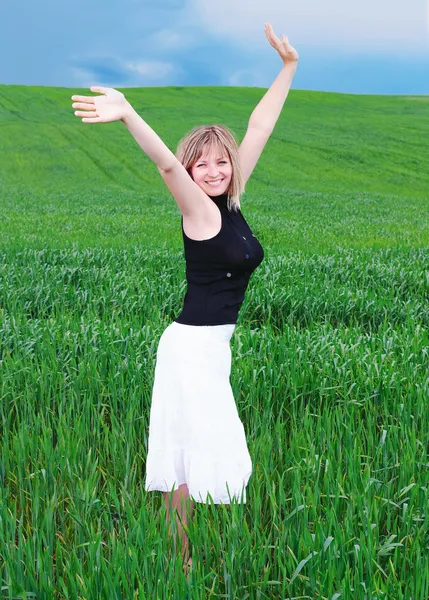 Girl in a field — Stock Photo, Image