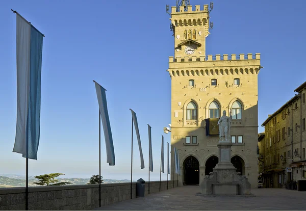 san Marino hükümet Sarayı önünde kare.