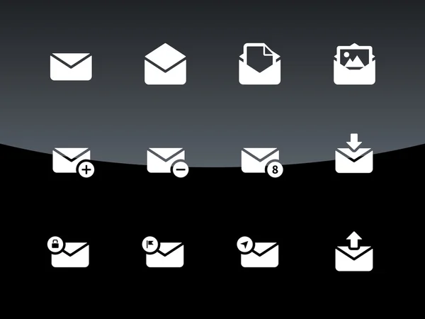 E-mailben ikonok-on fekete háttér. — Stock Vector