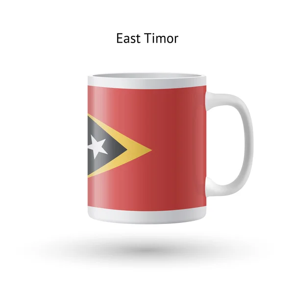 Taza de recuerdo de bandera de Timor Oriental sobre fondo blanco . — Archivo Imágenes Vectoriales