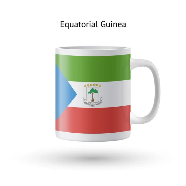 Ekvator Ginesi bayrak Hediyelik eşya kupa beyaz zemin üzerine. — Stok Vektör