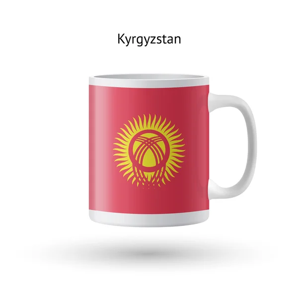 Taza de recuerdo de la bandera de Kirguistán sobre fondo blanco . — Vector de stock