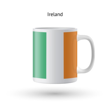 İrlanda bayrağı Hediyelik eşya kupa beyaz zemin üzerine.