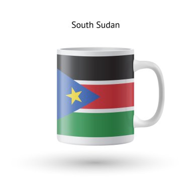 Güney sudan bayrağı Hediyelik eşya kupa beyaz zemin üzerine.