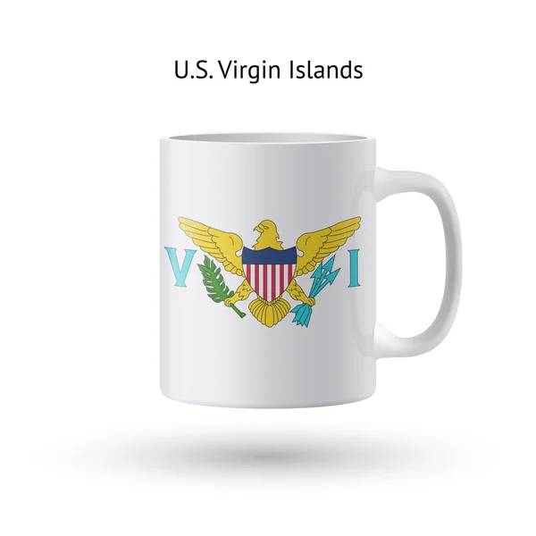 Сувенирная кружка с флагом Виргинских островов США на белом фоне . — стоковый вектор