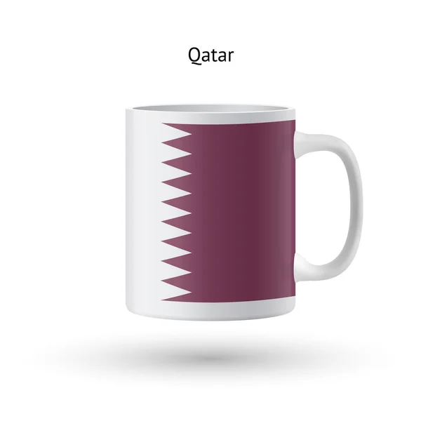 Qatars flagga souvenir mugg på vit bakgrund. — Stock vektor