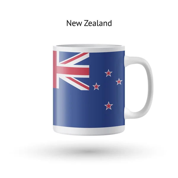 Yeni Zelanda bayrağı Hediyelik eşya kupa beyaz zemin üzerine. — Stok Vektör