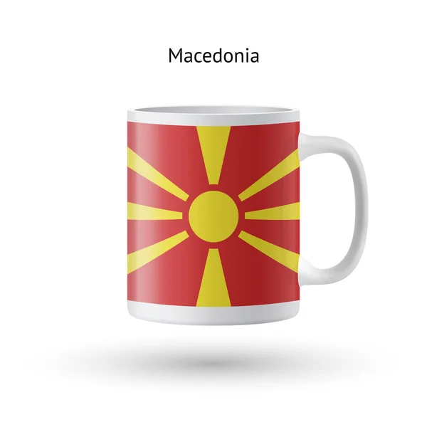 Taza de recuerdo bandera de Macedonia sobre fondo blanco . — Vector de stock