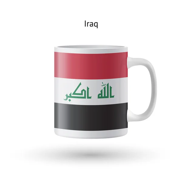 Caneca de lembrança bandeira do Iraque no fundo branco . — Vetor de Stock