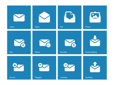 Zarf simgeleri mavi zemin üzerine.