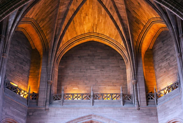 大聖堂内部のアーチ型天井 — ストック写真