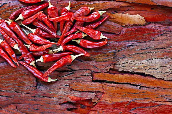 A rusztikus háttér piros chili — Stock Fotó