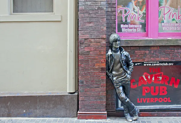 Estátua de John Lennon fora do Cavern Club — Fotografia de Stock