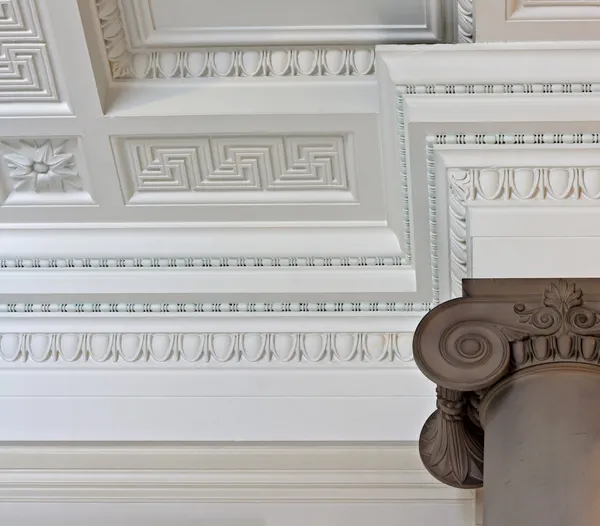 Intricato soffitto intonaco cornice — Foto Stock