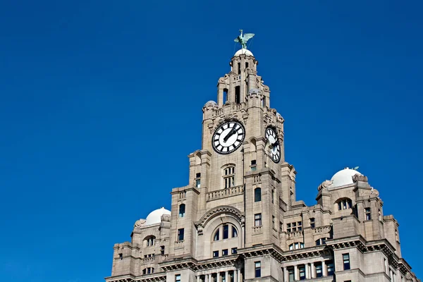 Liver Buildings on Liverpool waterfront — Stock Photo, Image