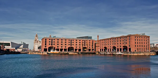 Nézd, az Albert Dock, Liverpool, Egyesült Királyság — Stock Fotó