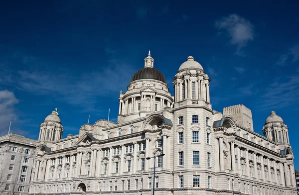 Liverpool edifícios à beira-mar — Fotografia de Stock