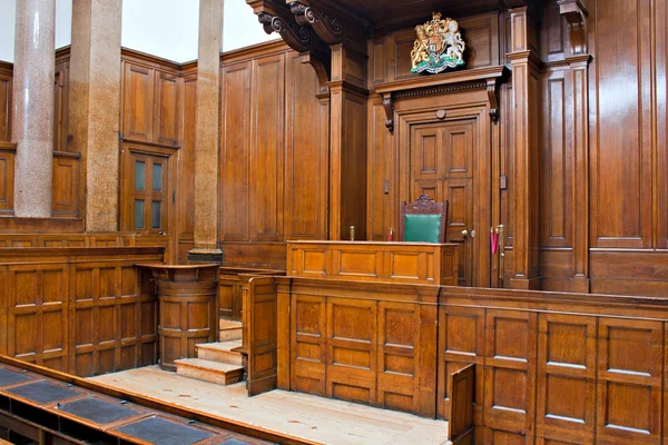 Nézd a Koronabíróság helyiség belső St Georges Hall, Liverpool, Egyesült Királyság — Stock Fotó