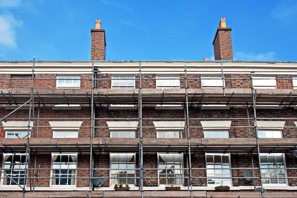 Scaffolding on old Georgian house under renovation — Stock Photo, Image