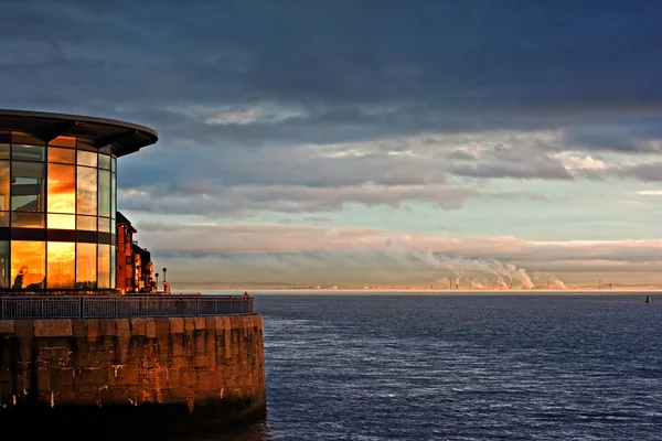 Řeka mersey, liverpool při západu slunce — Stock fotografie