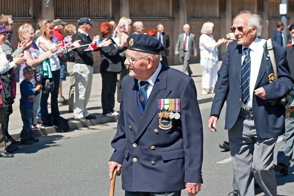 World War 2 veterans marching in Liverpool, UK — Stock Photo, Image