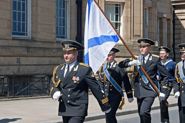 Russian seamen marching through Liverpool — Stock Photo, Image