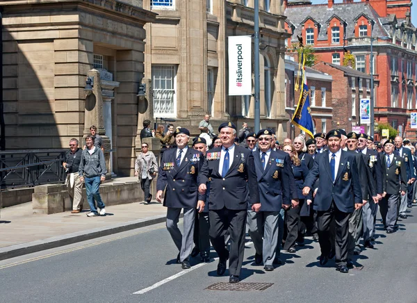 World War 2 veterans marching in Liverpool, UK — Stock Photo, Image