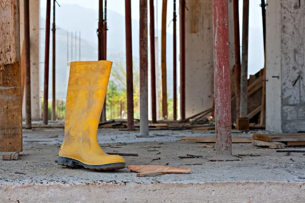 Trabalhadores da construção bota de segurança amarela — Fotografia de Stock