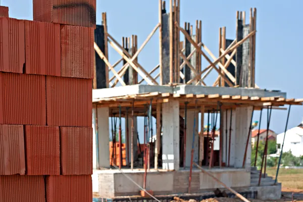 Pila de bloques de construcción rojos —  Fotos de Stock