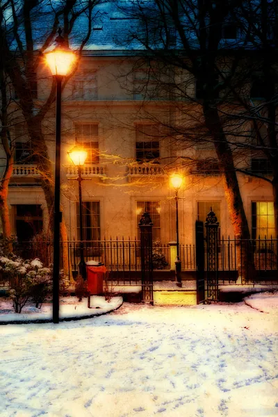 Vintage case georgiane in scena di neve invernale tradizionale serata — Stockfoto