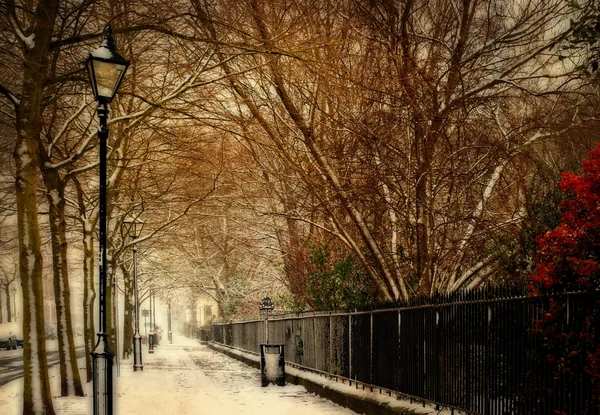 Rua georgiana velha em cena de neve de inverno tradicional — Fotografia de Stock