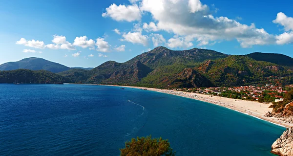 Oludeniz beach in Turkey on a summers day — Stock Photo, Image