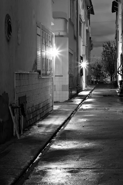 Dark back alley on a wet night — Stock Photo, Image