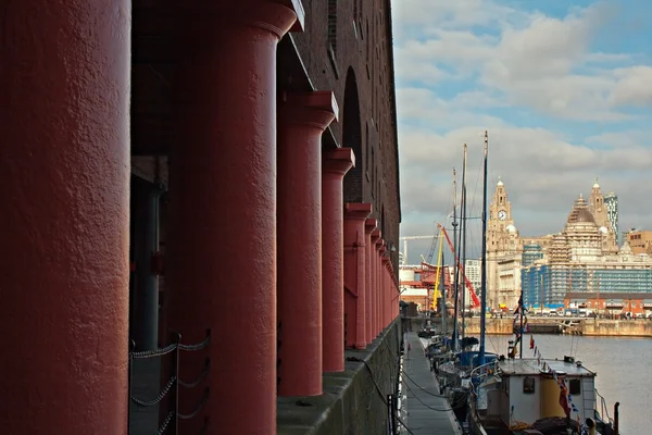 Albert Dock y edificios de hígado Liverpool España —  Fotos de Stock