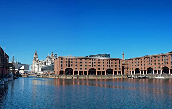 Albert Dock and Liver Buildings Liverpool Reino Unido — Fotografia de Stock