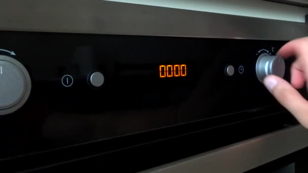 警报设置烤箱烹饪 — 图库视频影像