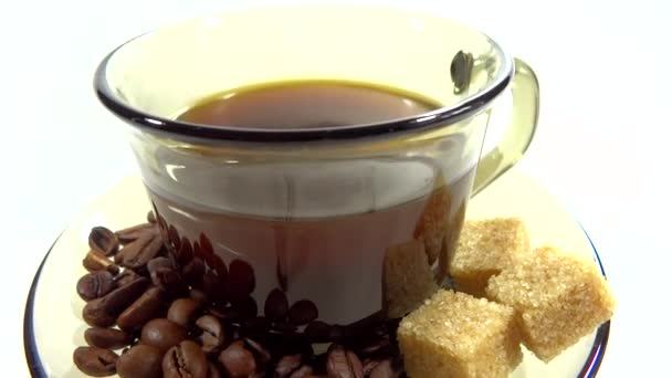 Xícara de café rodando apresentação em fundo branco — Vídeo de Stock
